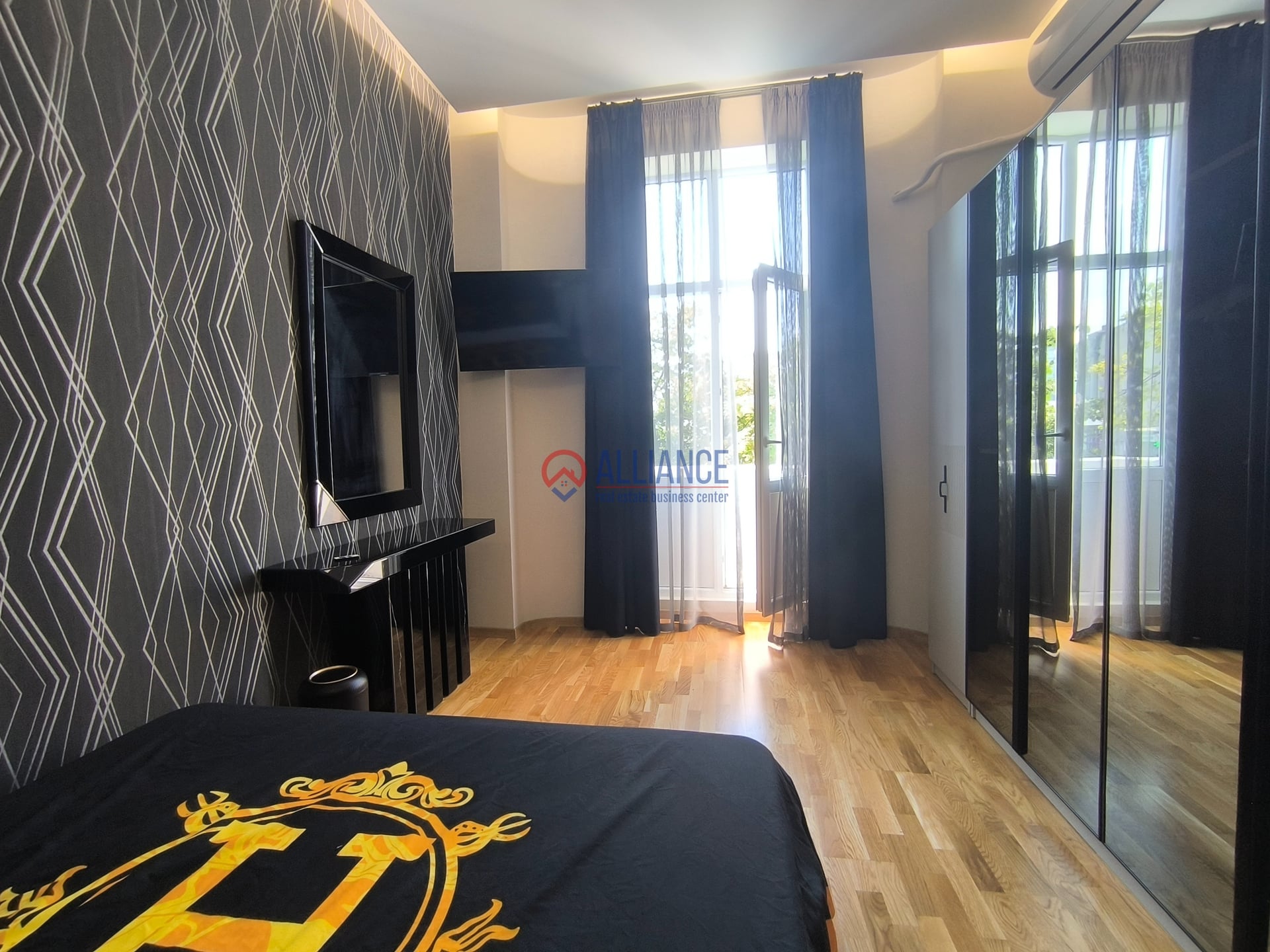 CENTRU HOTEL GRAND- Cladire de birouri emblematica ! - foto 35