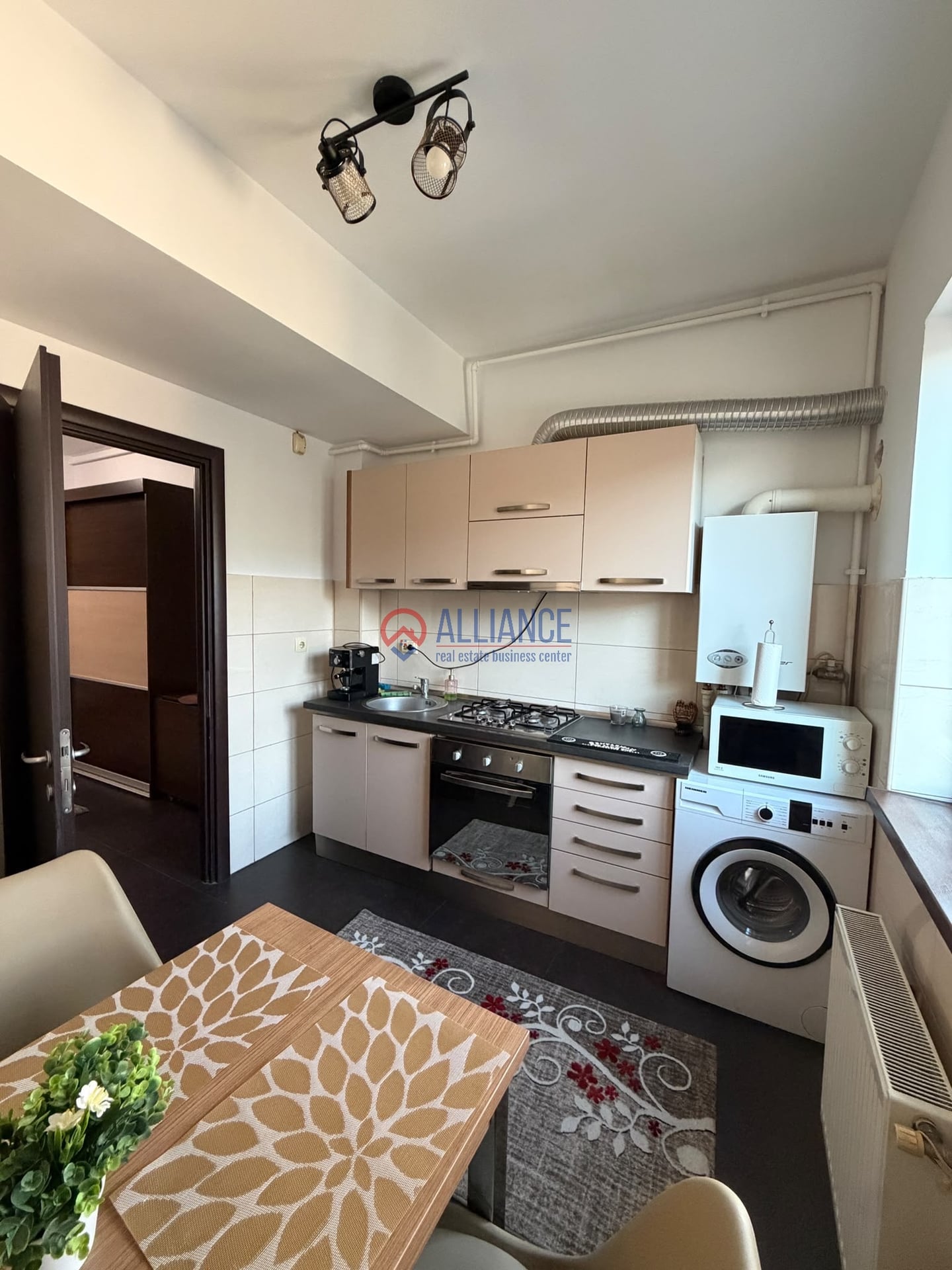 Închiriez apartament 2 cam decomandat 69 mp, I C Brătianu - foto 8