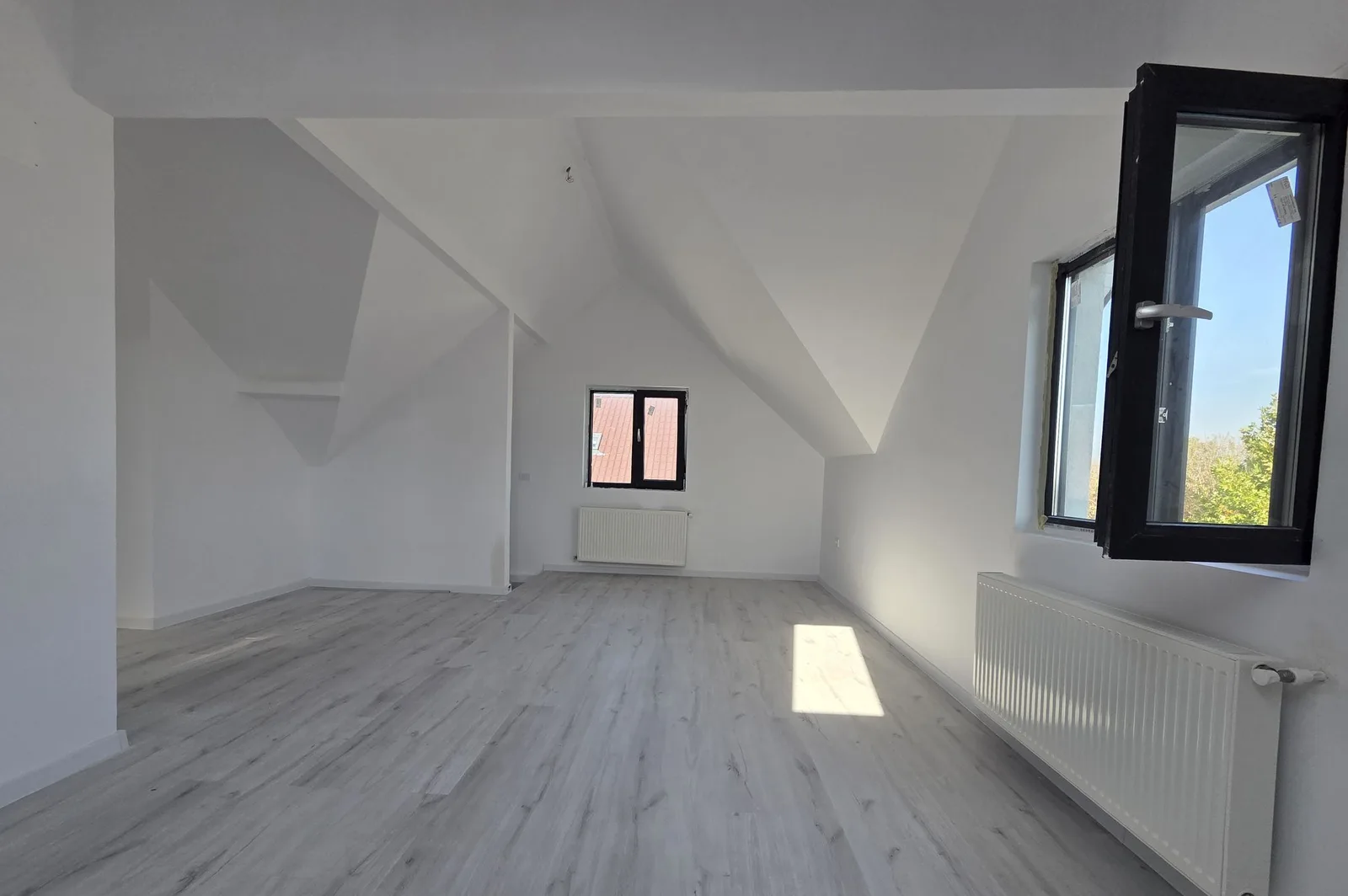 Vila Pe+M-5 camere-Vedere la Padurea Teghes-Domnesti - foto 5