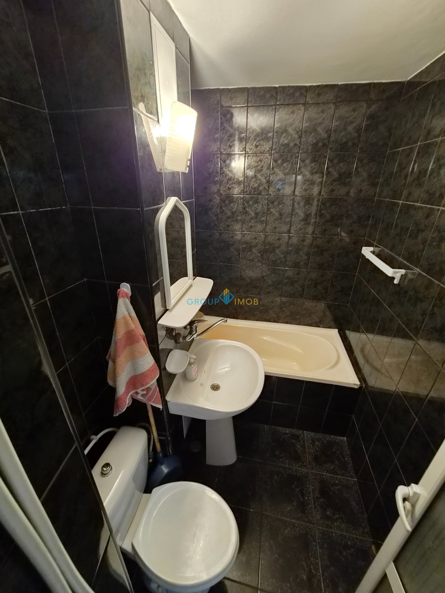 Apartament 3 camere Milcov et.3/4 - foto 9