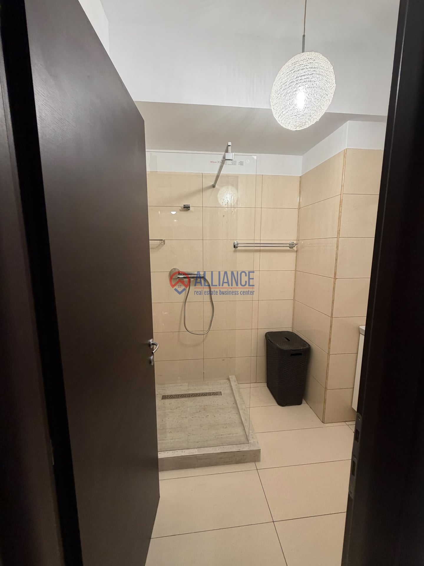Închiriez apartament 2 cam decomandat 69 mp, I C Brătianu - foto 11