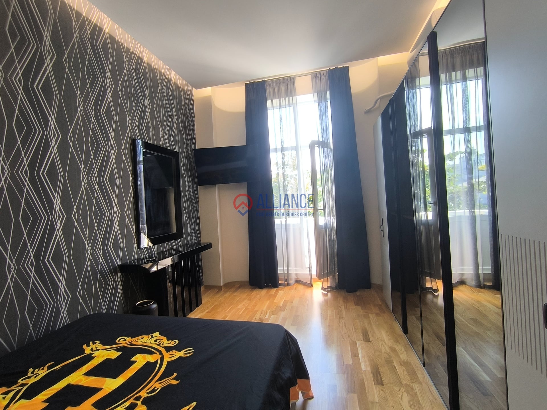 CENTRU HOTEL GRAND- Cladire de birouri emblematica ! - foto 34