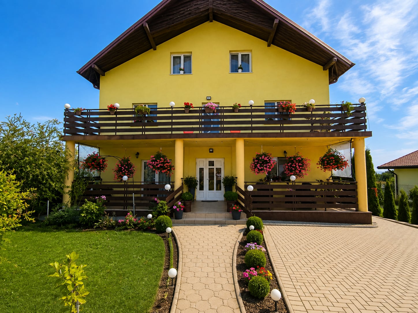 Vilă P+1 de vânzare în Vârfu Câmpului | 1.082 mp teren | Garaj 60 mp - Imagine principala