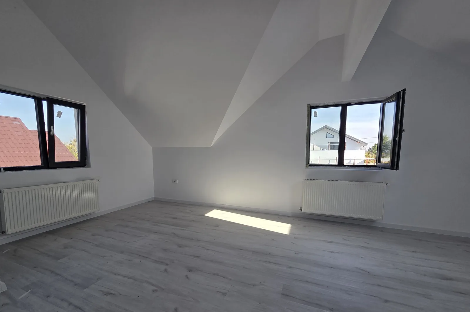 Vila Pe+M-5 camere-Vedere la Padurea Teghes-Domnesti - foto 4