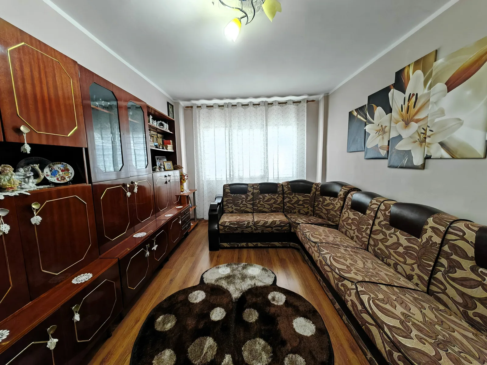 2 camere, la cheie, Republicii