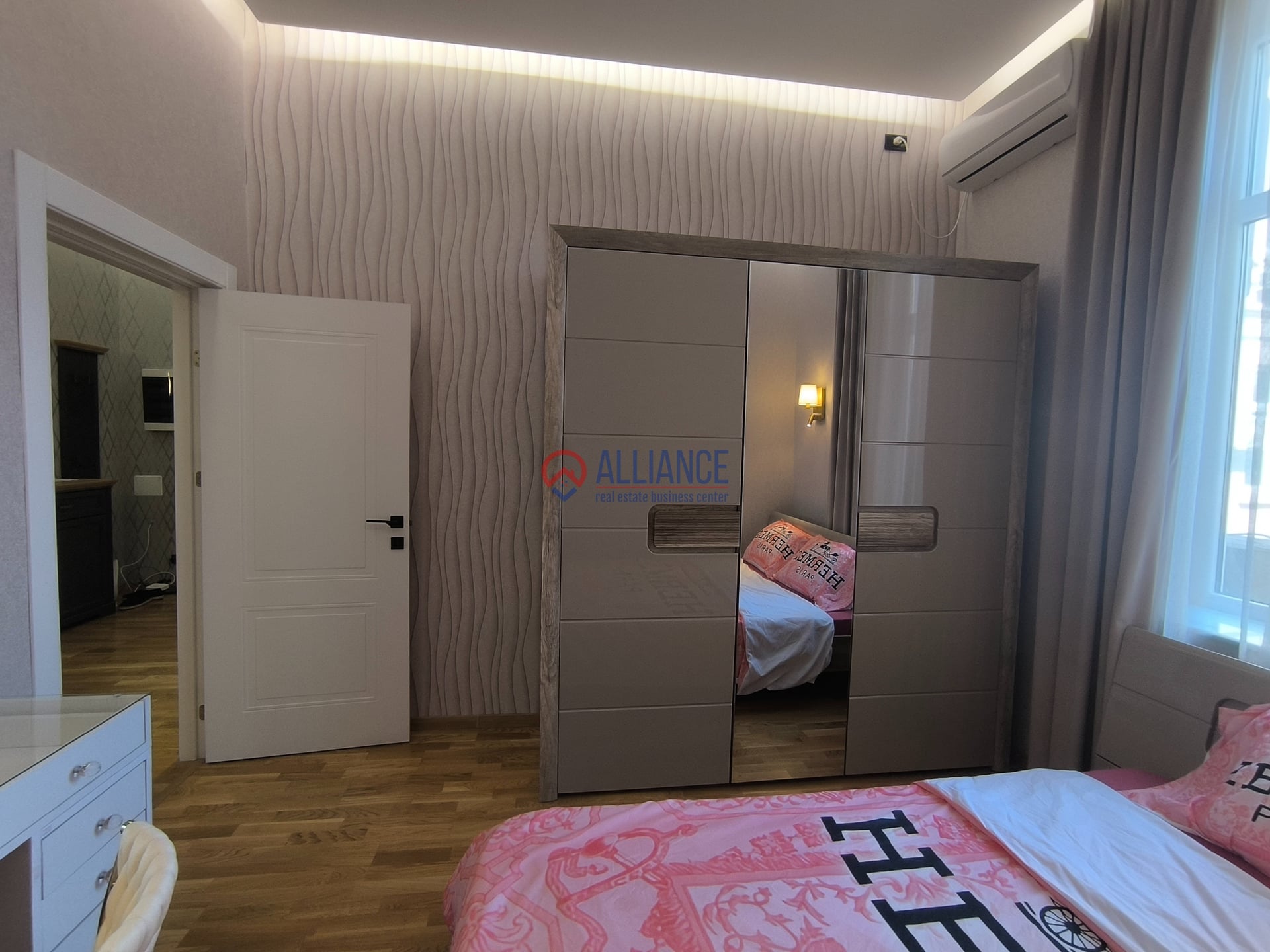 CENTRU HOTEL GRAND- Cladire de birouri emblematica ! - foto 38