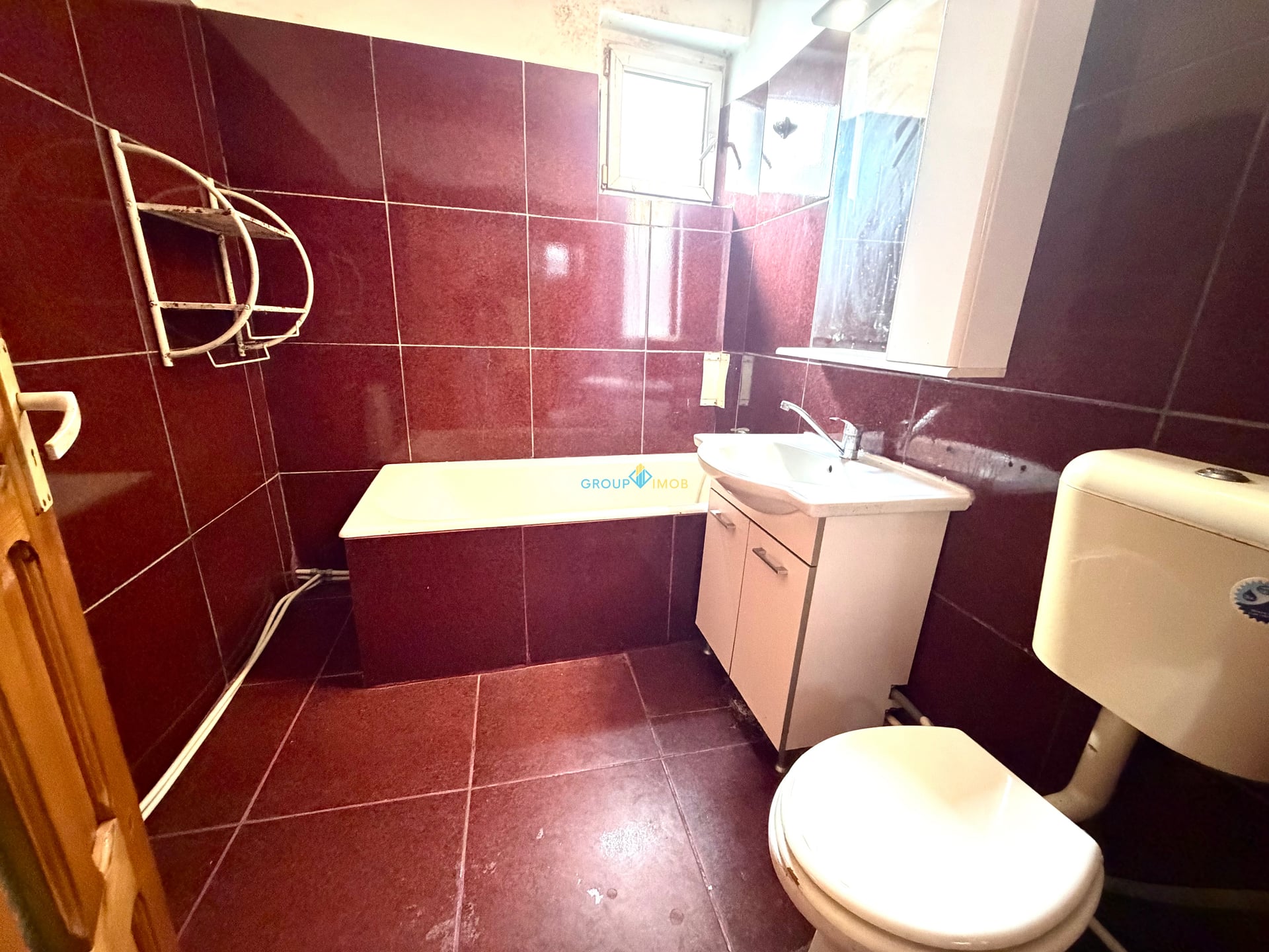Apartament 3 camere decomandate, et. 4 cu șarpantă, strada Republicii, bloc 1980