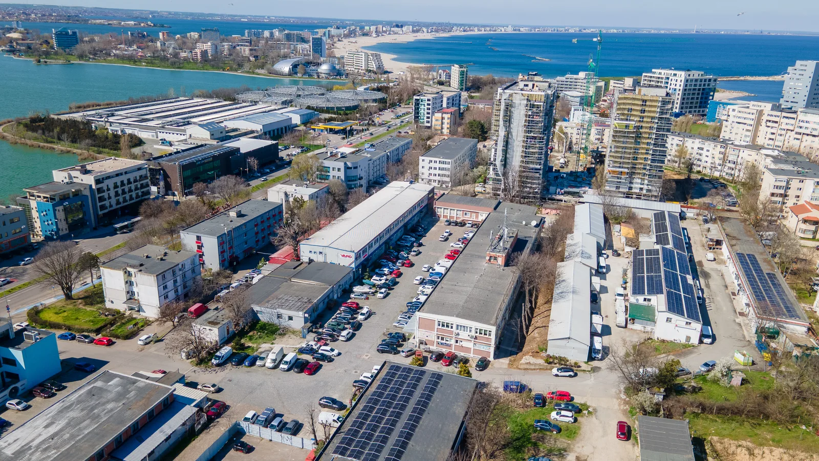 FALEZA NORD cladire multifunctionala 4600 mp cu acces din Bdul Mamaia! - foto 30
