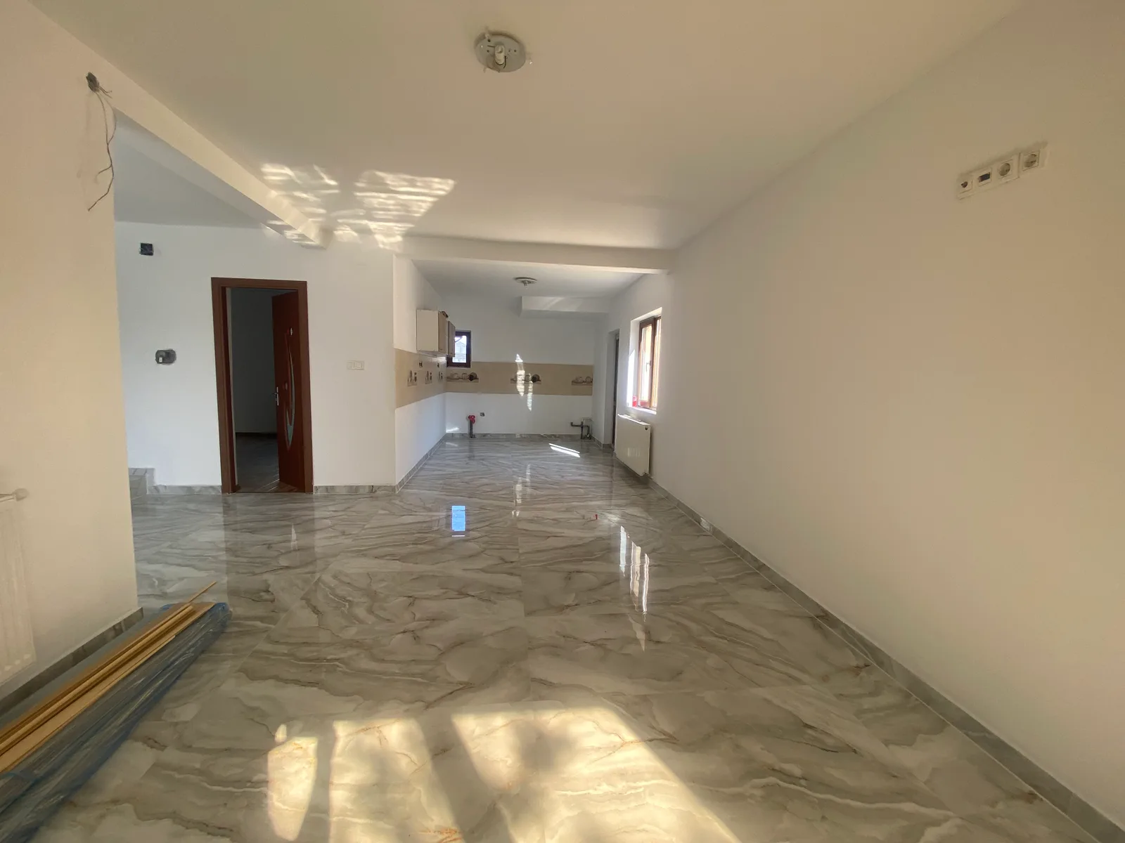 VALU LUI TRAIAN(COD 07) -Casa P+M 5 camere cu teren de 300 mp - foto 2