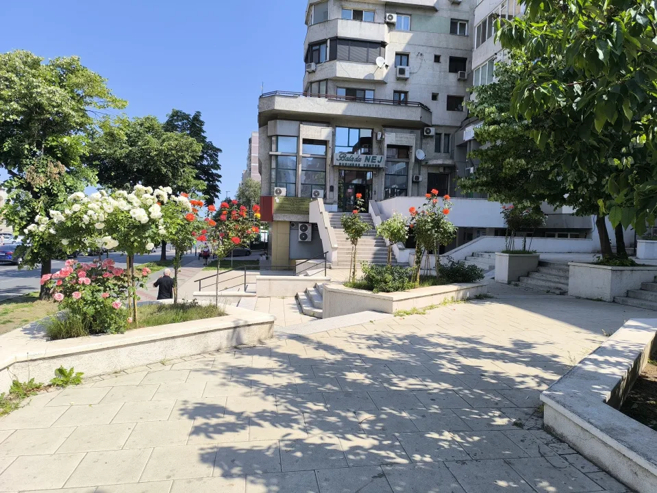 BALADA NEJ CASA DE CULTURA -Etaj in cladire de birouri si parcare! - foto 2