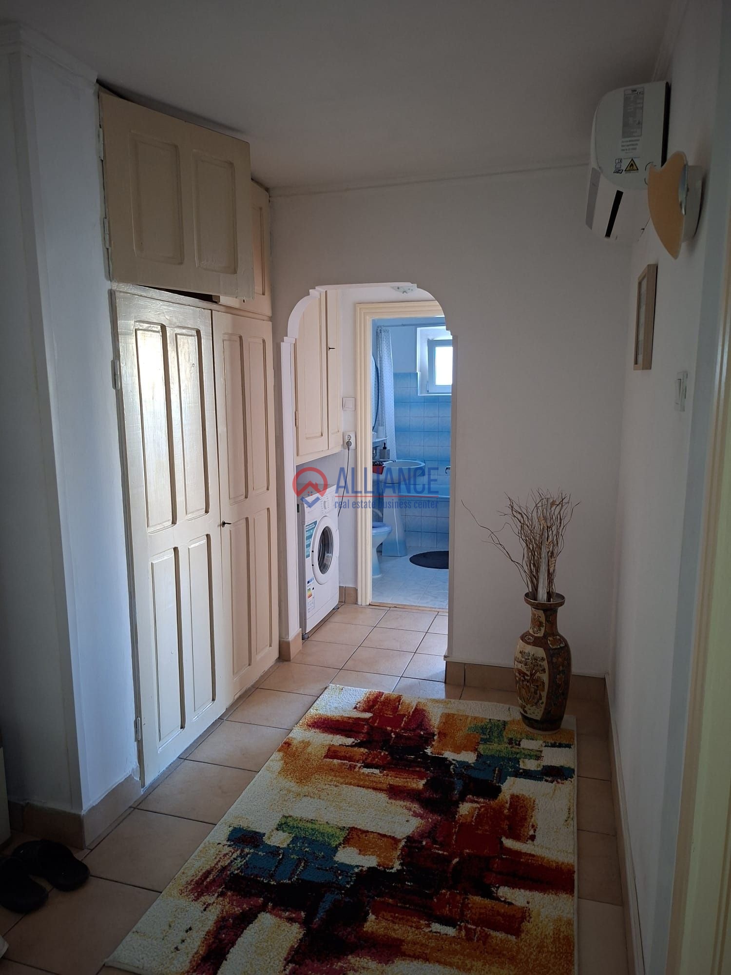 Inchiriez apartament 2 camere, decomandat, Trocadero - foto 2