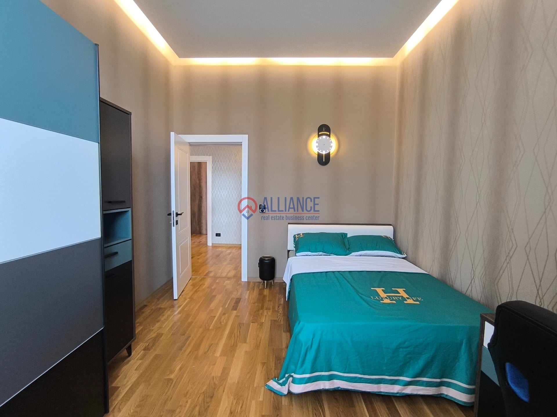 CENTRU HOTEL GRAND- Cladire de birouri emblematica ! - foto 31