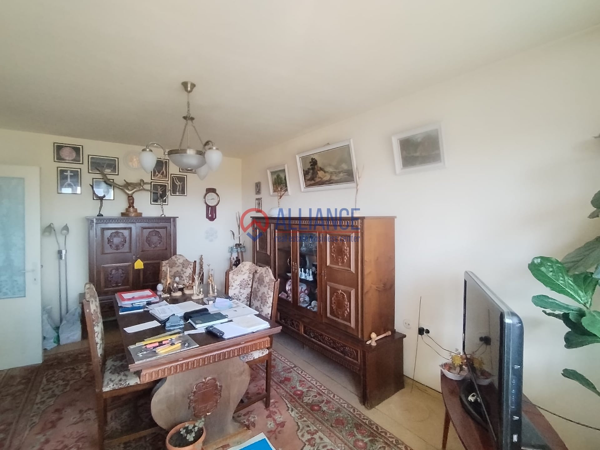 Casa De Cultura-Apartament  cu 4 camere liber - Imagine principala