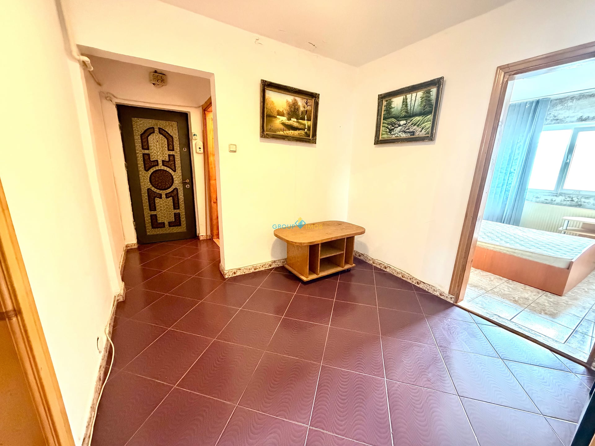 Apartament 3 camere decomandate, et. 4 cu șarpantă, strada Republicii, bloc 1980