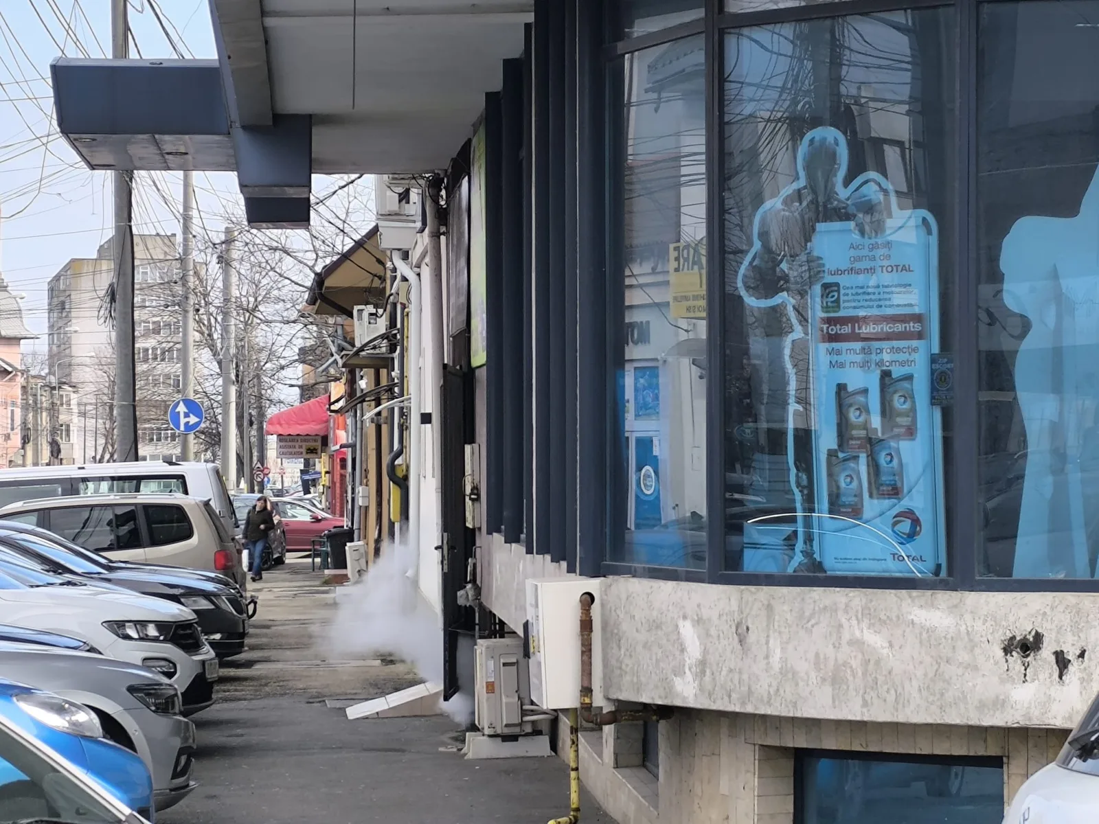 CENTRU ATELIERELOR -Spatiu comercial cu suprafata vitrata mare - foto 22
