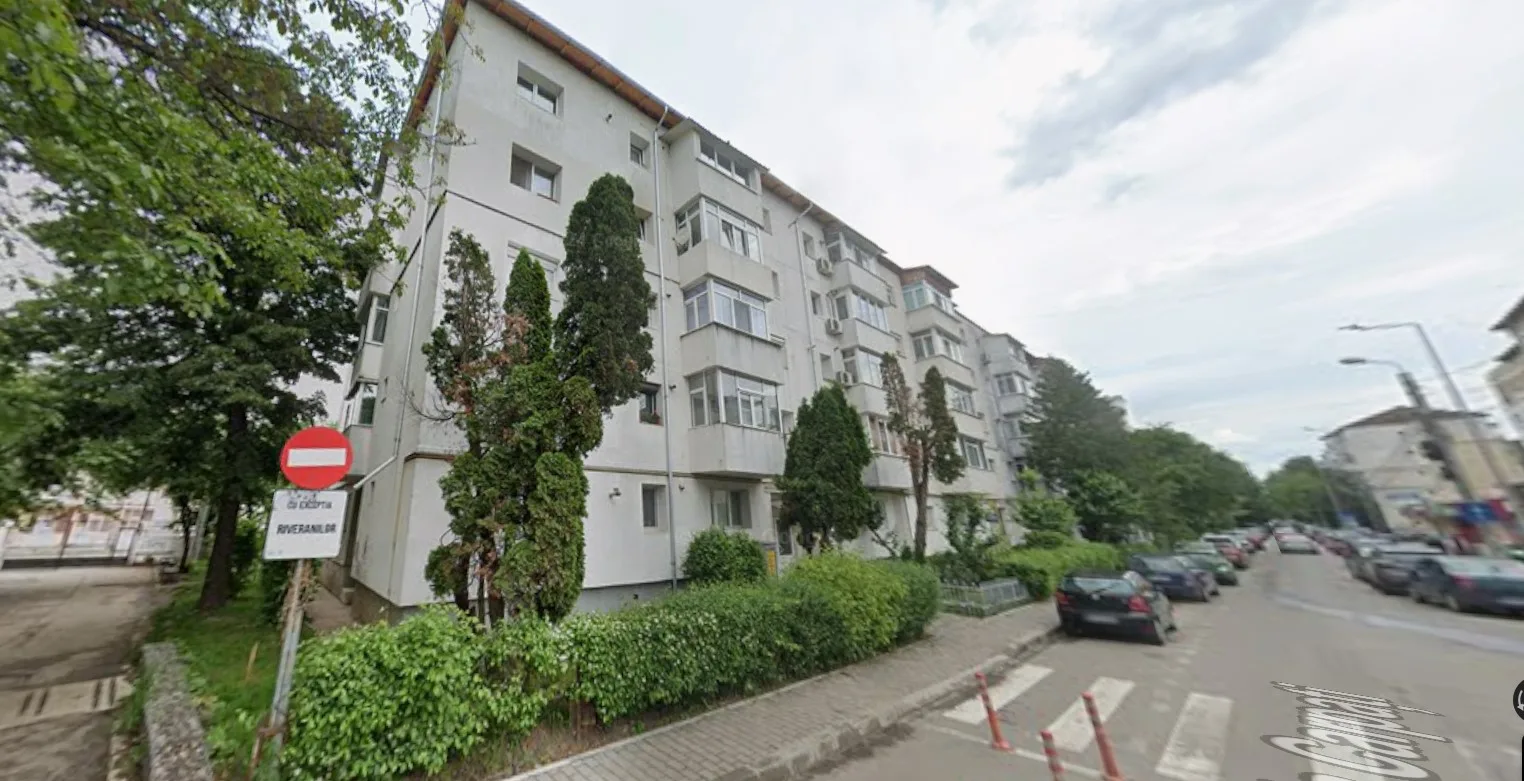 Str Carpati - Piata Sud, Apartament 3 camere, etaj 2/4, bucatarie mare