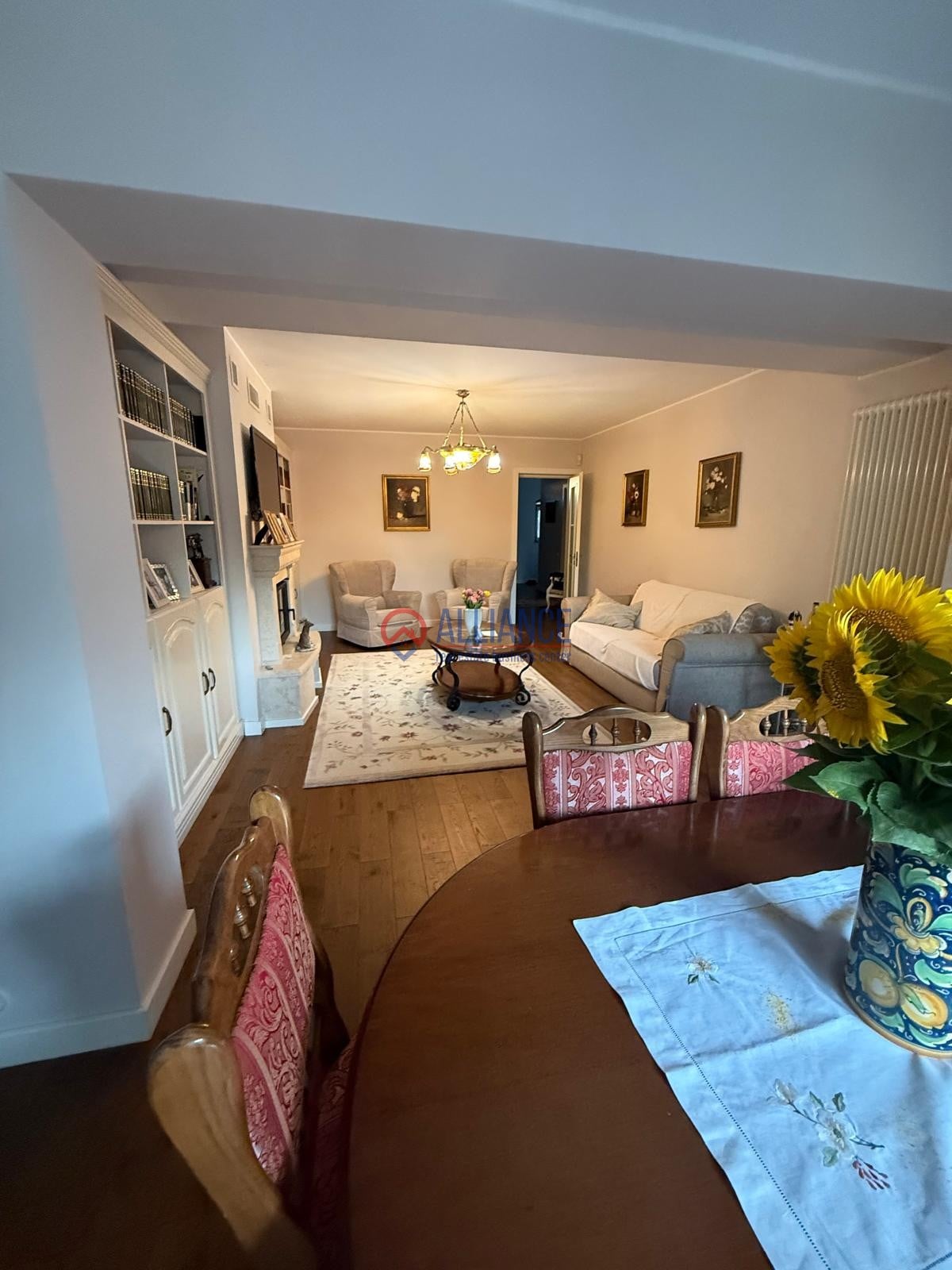 Vilă P+1 renovată complet în Cumpăna, teren 800 mp, garaj, șemineu și foișor - foto 11