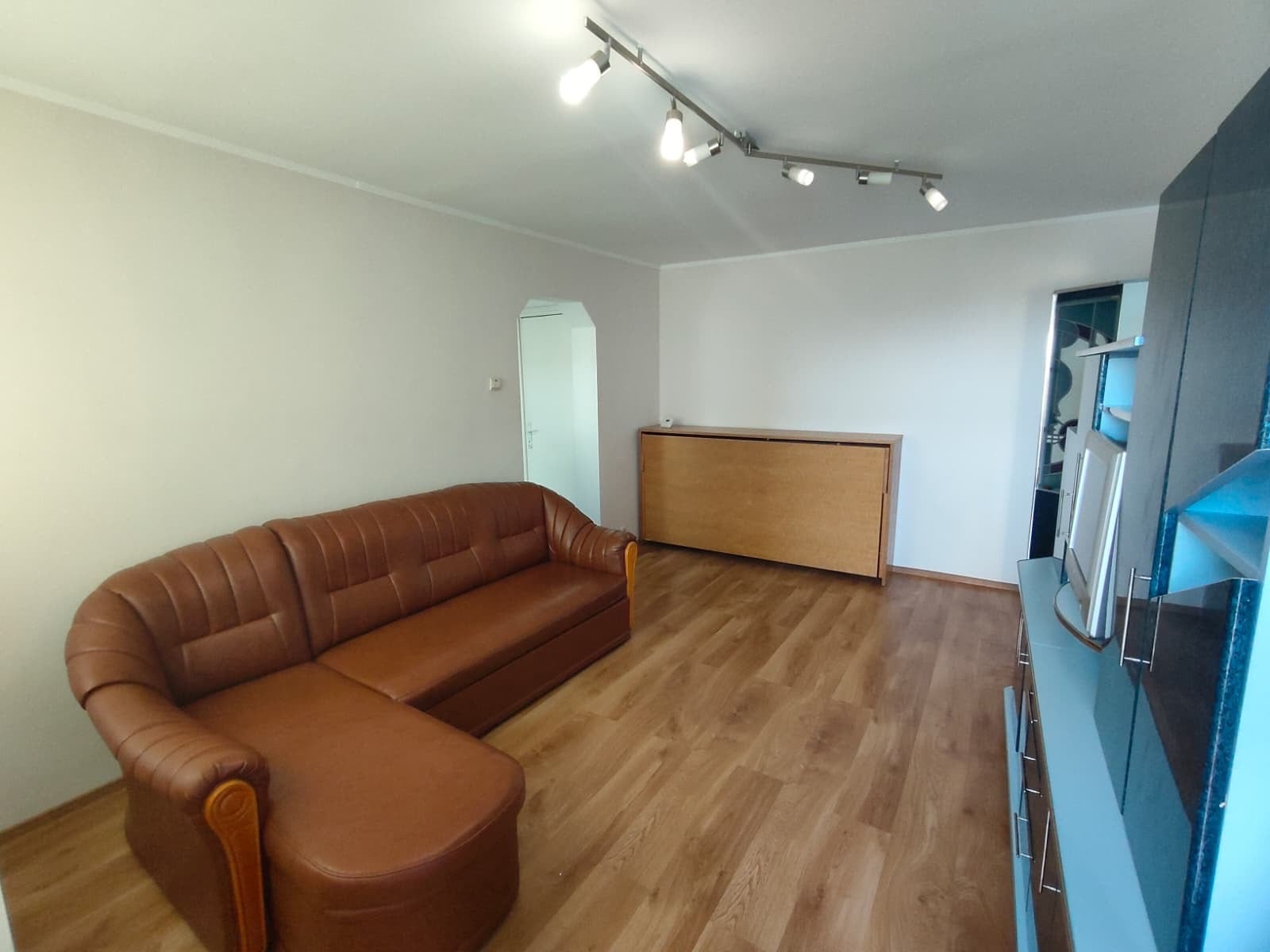 Apartament cu 2 Camere de Vânzare, bloc cu Lift  | Et9 /10 | 77.000Euro - foto 4