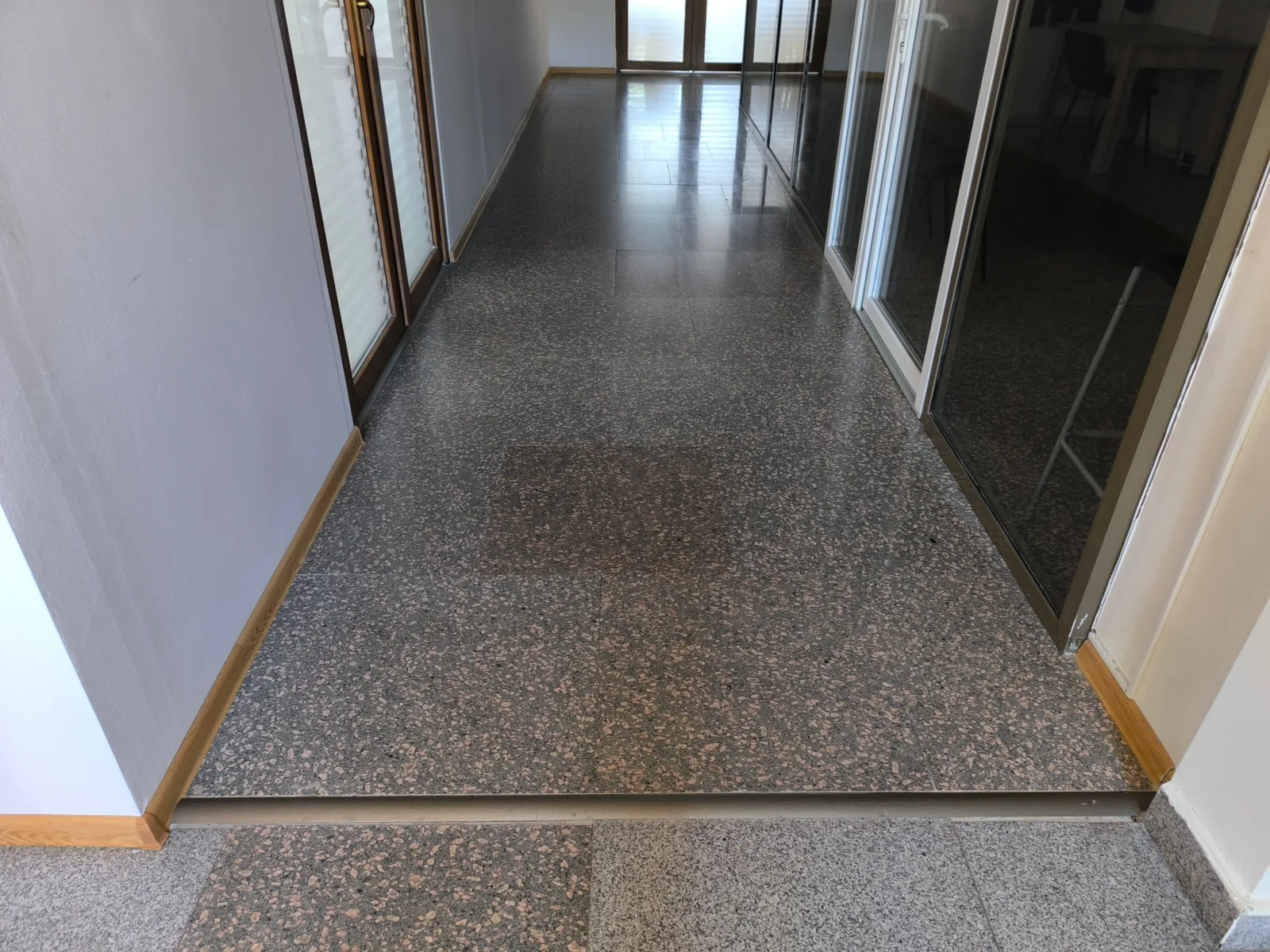 CENTRU TOMIS MALL - Birouri mobilate si cu cheltuieli incluse ! - foto 33