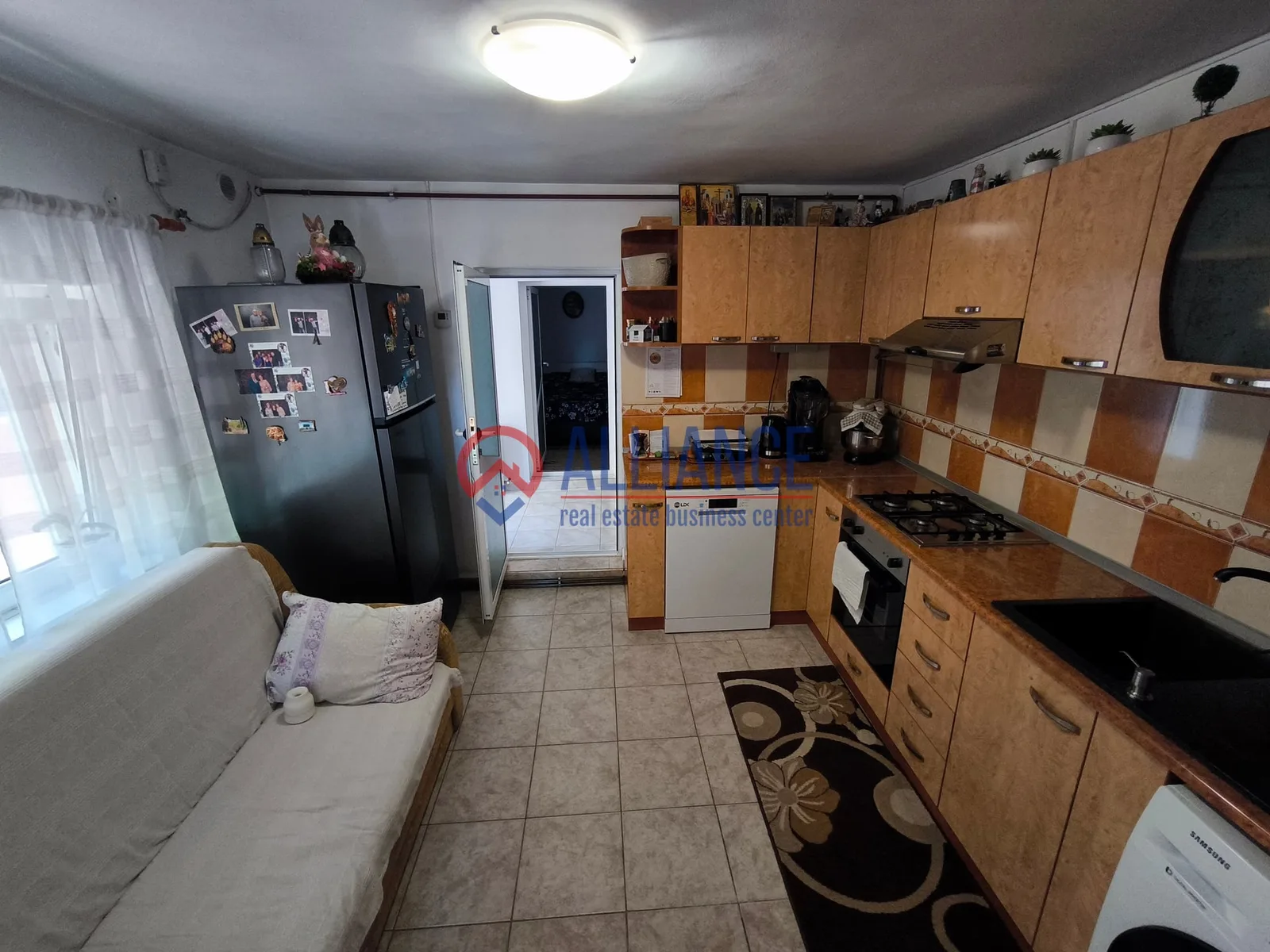 VIILE NOI - casa cu o curte generoasa disponibila imediat - foto 6
