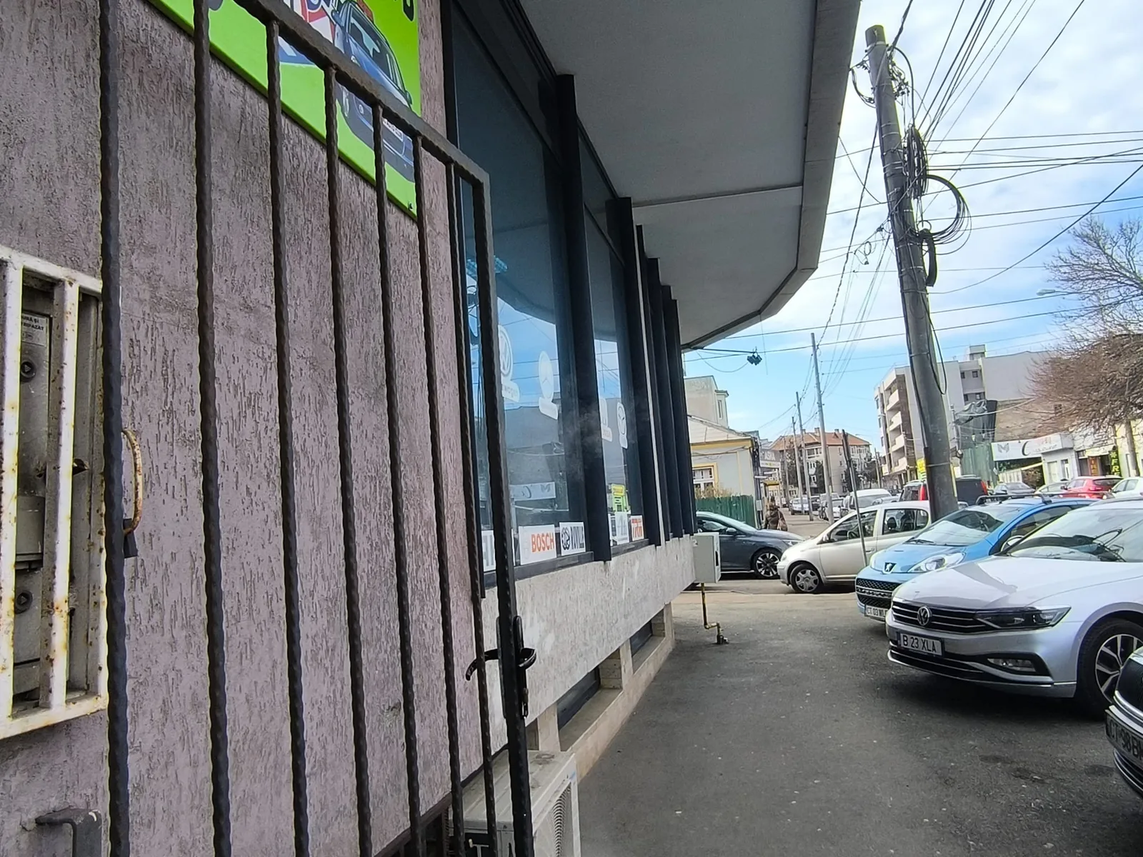 CENTRU ATELIERELOR -Spatiu comercial cu suprafata vitrata mare - foto 21