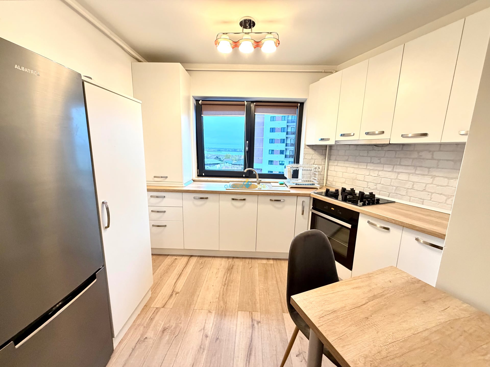 Apartament, BLOC NOU, Curtea de Apel, loc de parcare și boxă, mobilat complet - foto 2