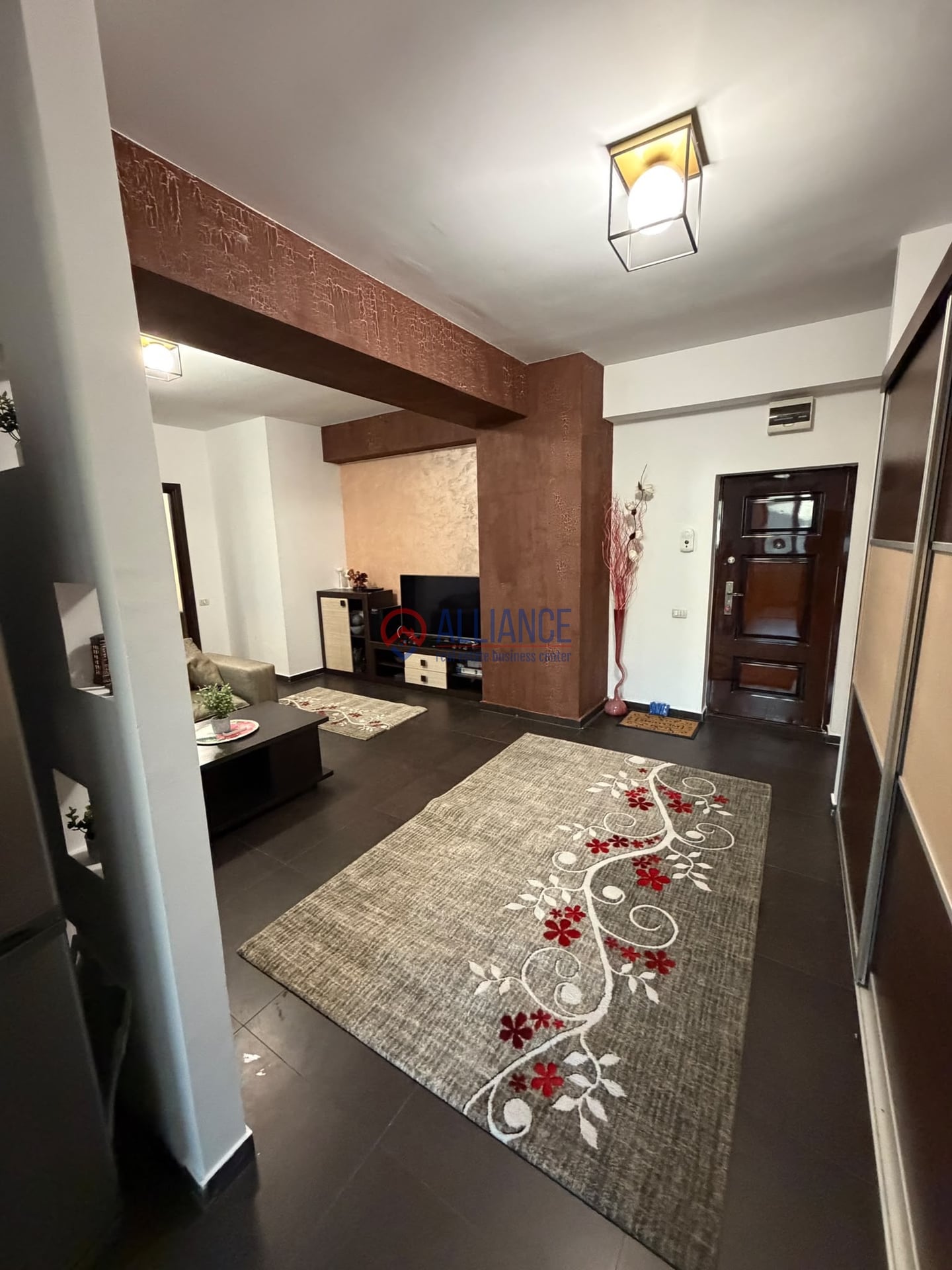 Închiriez apartament 2 cam decomandat 69 mp, I C Brătianu - foto 2