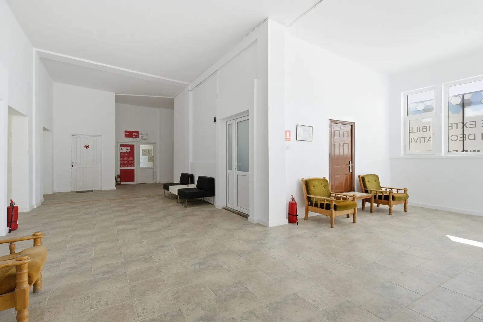 FALEZA NORD cladire multifunctionala 4600 mp cu acces din Bdul Mamaia! - foto 9