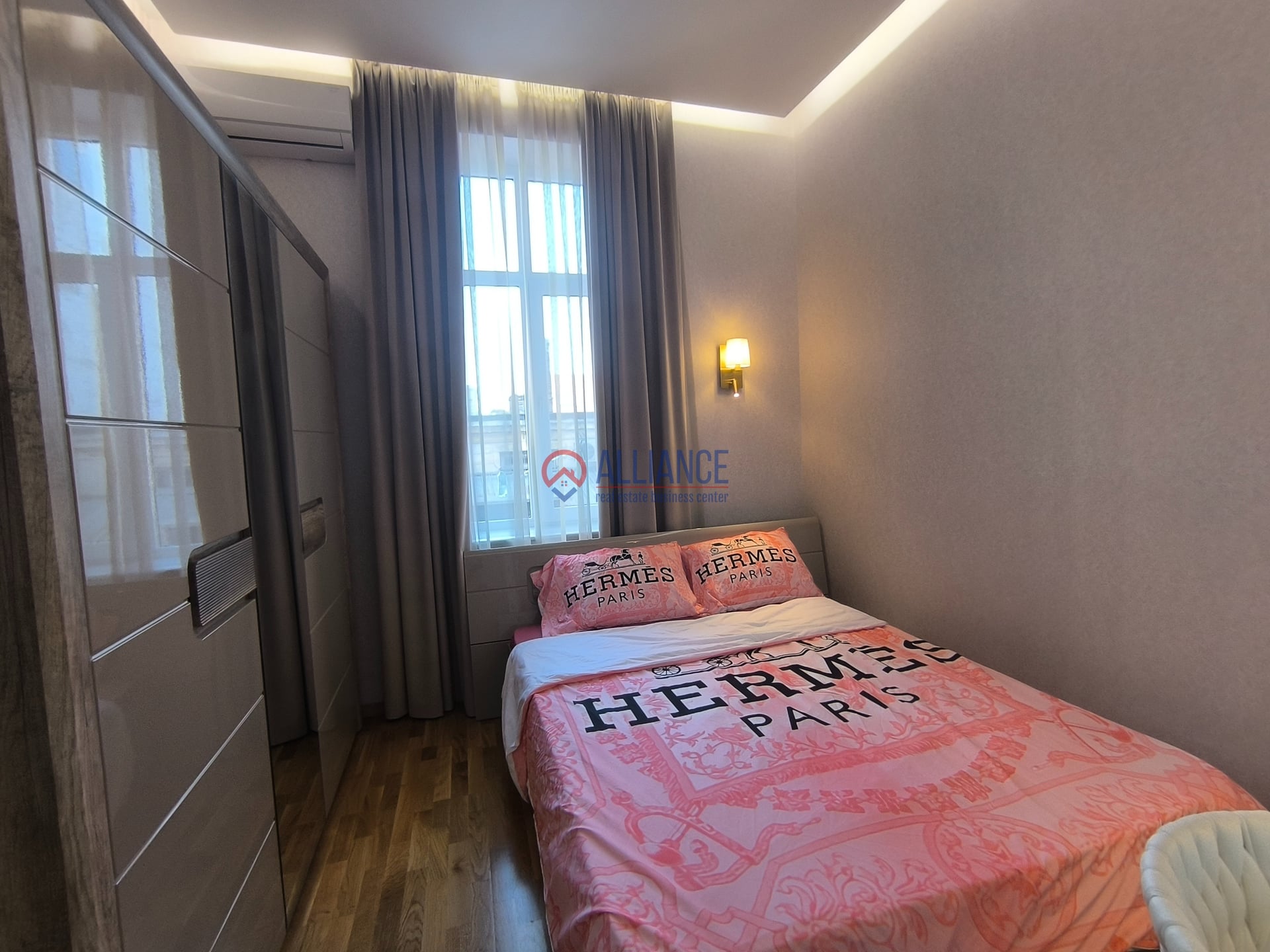 CENTRU HOTEL GRAND- Cladire de birouri emblematica ! - foto 37
