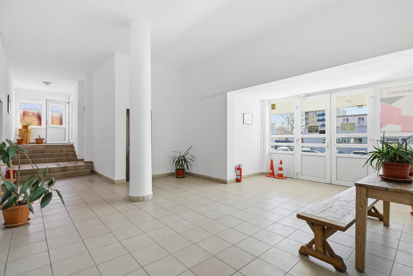 FALEZA NORD cladire multifunctionala 4600 mp cu acces din Bdul Mamaia! - foto 10