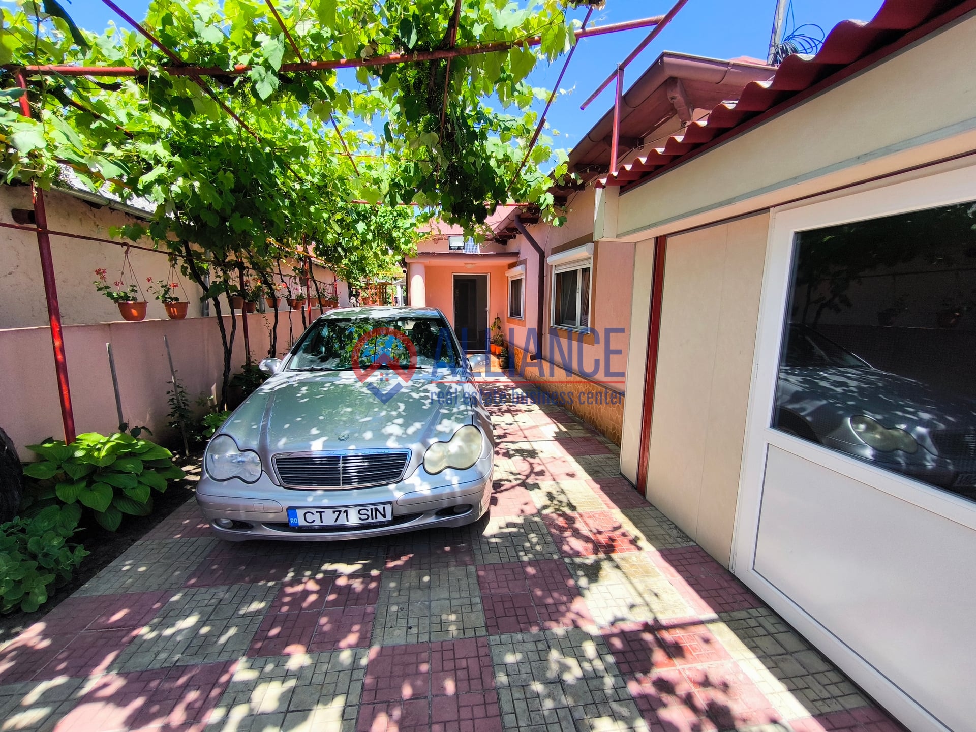 VIILE NOI - casa cu o curte generoasa disponibila imediat