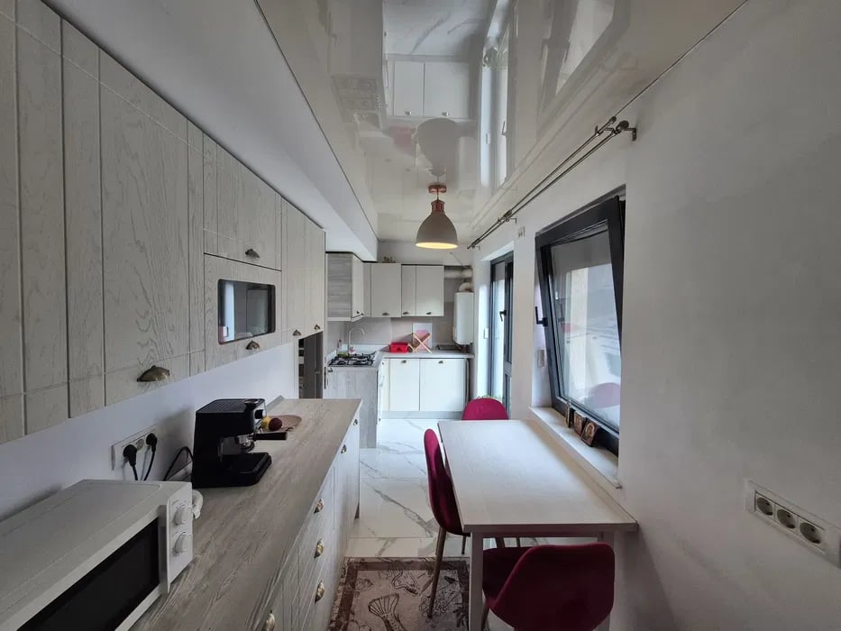 INSTITUTUL DE MARINA-APARTAMENT CU 3 CAMERE SI LOC PARCARE