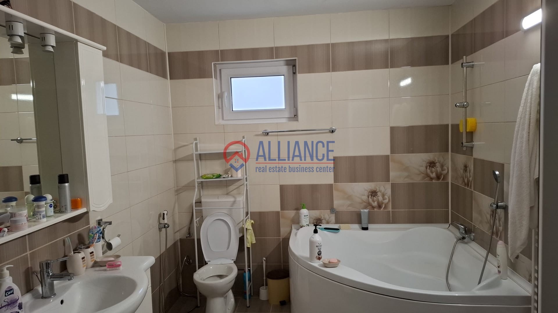 Km 5 – casă cu 3 camere, curte pavată și garaj separat - foto 12
