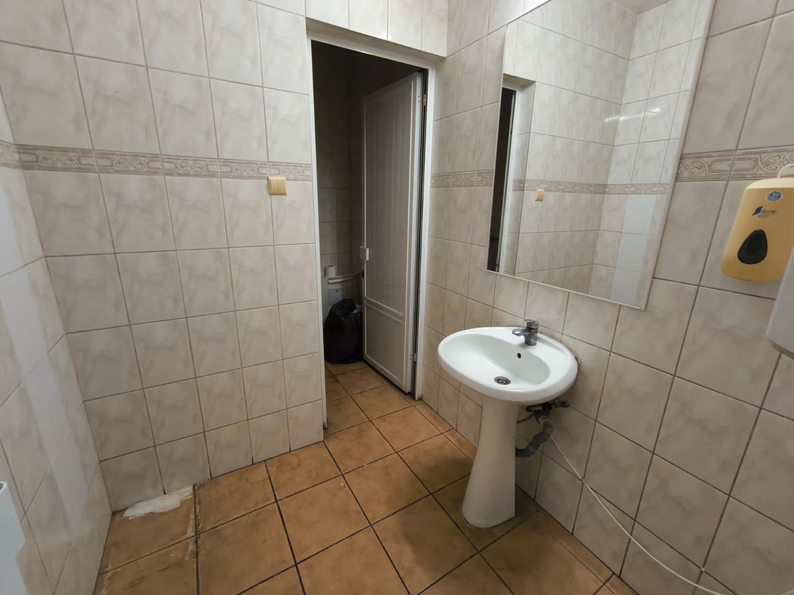 CENTRU - Bdul Tomis spatiu comercial cu vitrina stradala! - foto 10