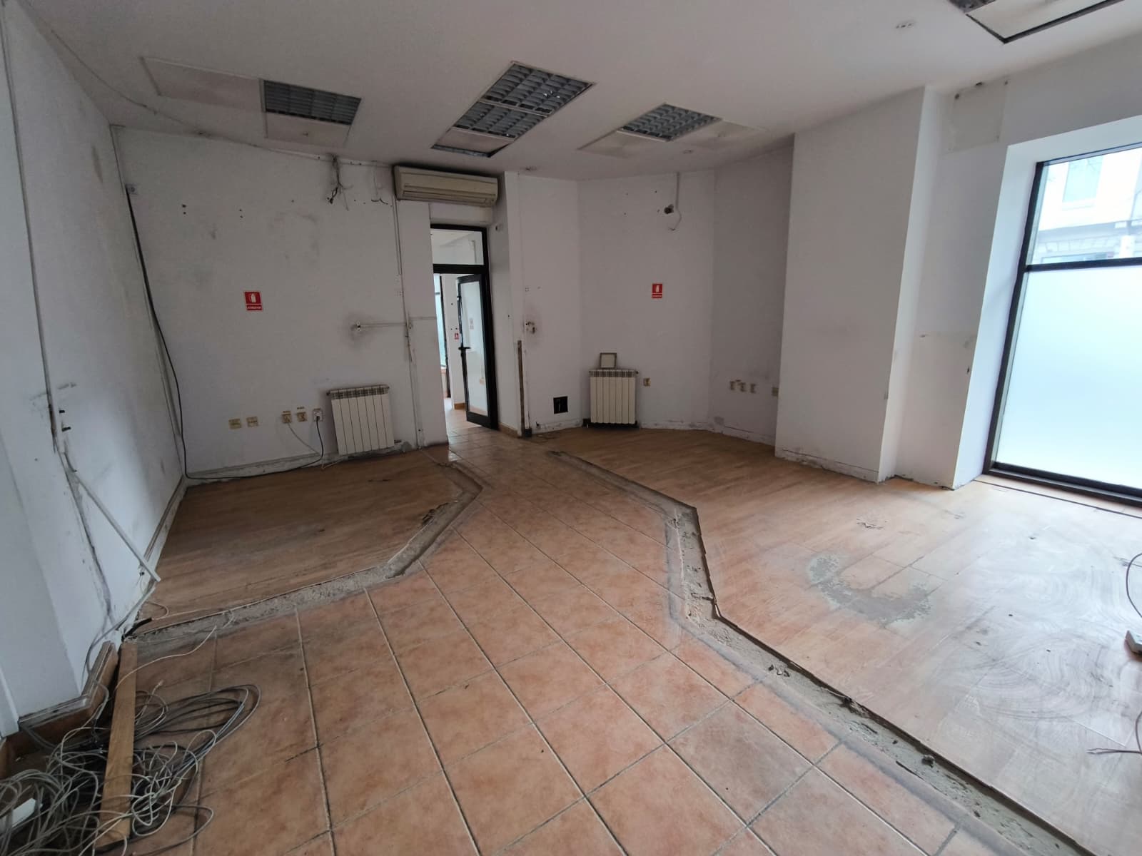 CENTRU - Bdul Tomis spatiu comercial cu vitrina stradala! - foto 5