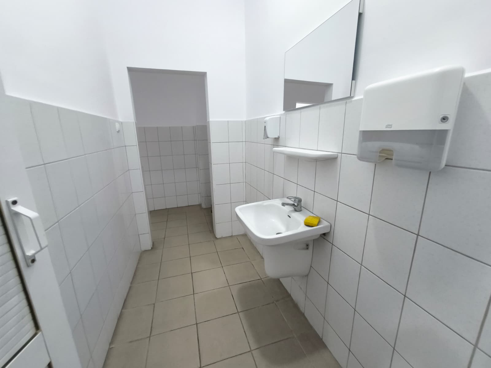 FALEZA NORD cladire multifunctionala 4600 mp cu acces din Bdul Mamaia! - foto 21